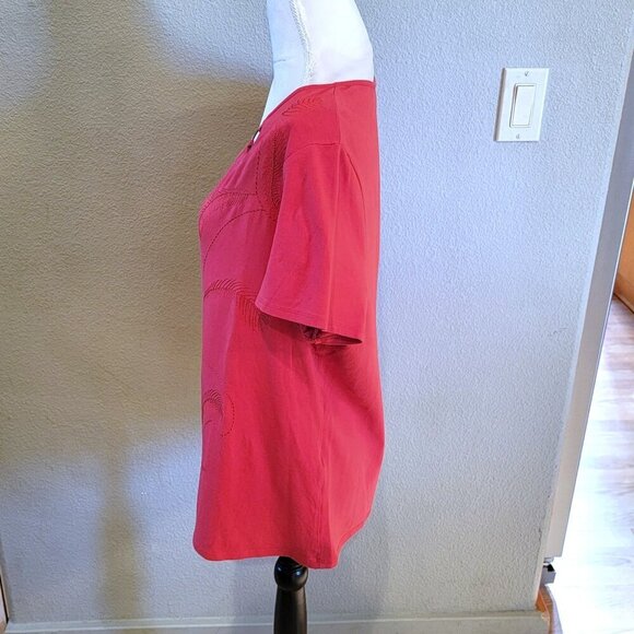 TanJay Red Short Sleeved Scoop Neckline Casual Top in Size Medium - Picture 2 of 7